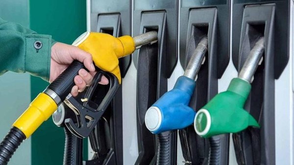 Benzin ve motorine indirim geldi ancak pompaya yansımayacak