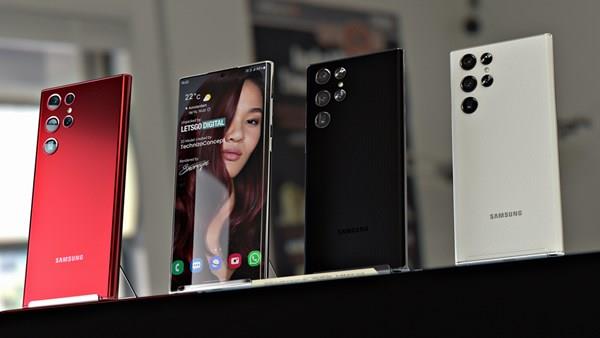 Samsung Galaxy S22 serisinin tüm modelleri cam arka panele sahip olacak