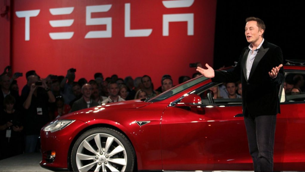 Tesla 2021’i dudak uçuklatan kar ile kapattı!