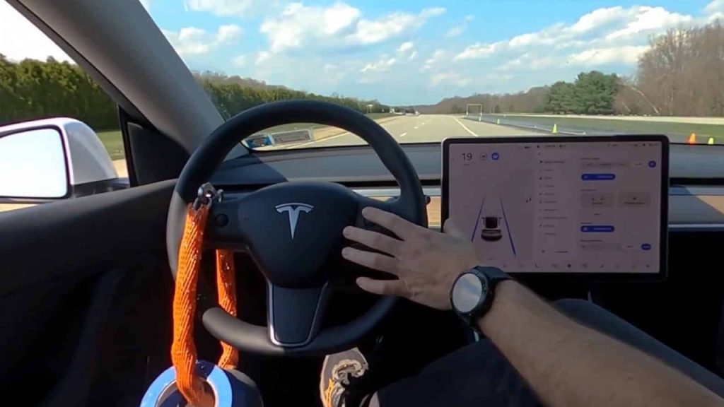 Tesla’dan otonom sürüş hizmetine zam