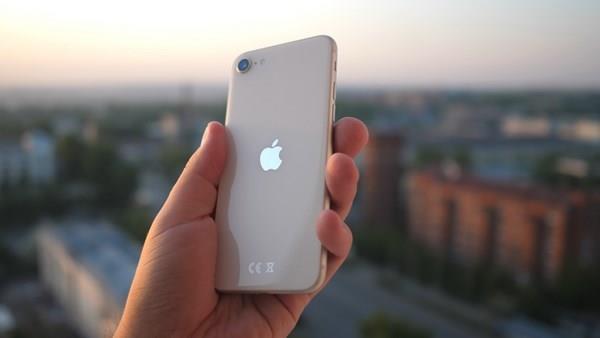 iPhone SE 3 üretimi tüm hızıyla devam ediyor: 100 bin işçi Çin Yeni Yılı’nı fabrikada kutladı