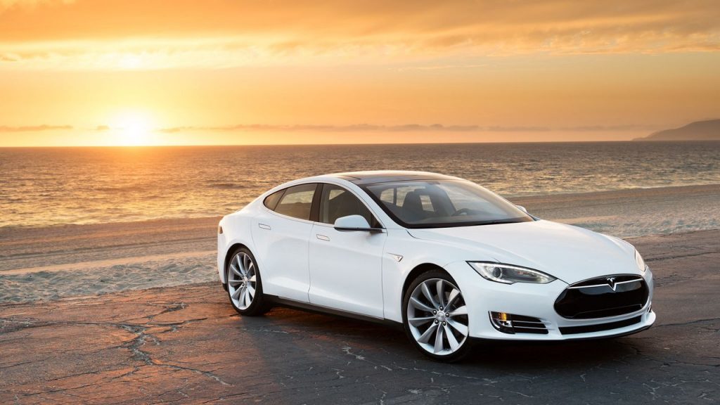 Tesla, çok tartışılan o özelliğini devre dışı bıraktı!