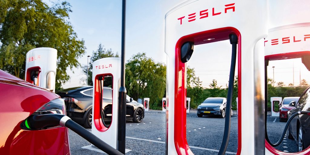 Tesla’dan elektrikli otomobil sahipleri için ücretsiz şarj müjdesi!