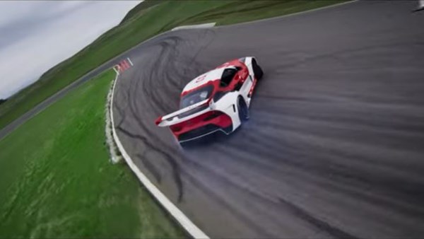 Toyota Supra’dan ‘otonom drift’ gösterisi