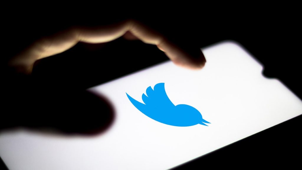 Twitter, kullanıcı bilgilerini satan ortağına rest çekti!