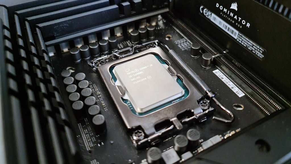 Linux kullanıcılarına Intel Alder Lake dopingi