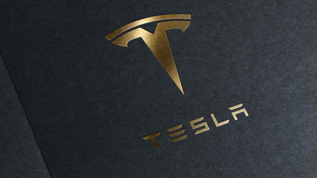 Bir Tesla otomobilin 3.5 milyon dolarlık özel bir jete çarpma videosu, ilginç kazayı gözler önüne seriyor