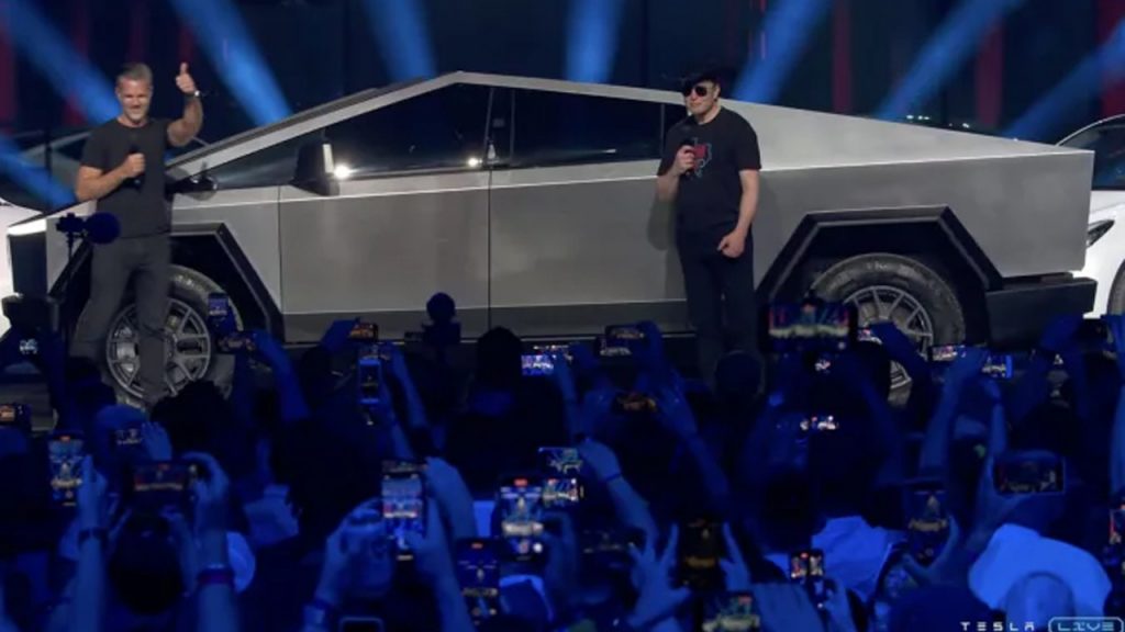 Elon Musk, bir türlü satışa çıkamayan Tesla Cybertruck hakkında yeni açıklamalar yaptı