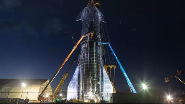 Elon Musk dünyanın en güçlü roketi Starship’in ilk uçuşu için tarih verdi