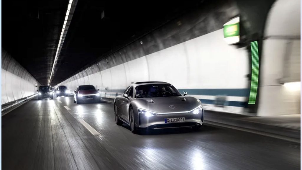 Mercedes-Benz’in elektrikli konsept otomobili Vision EQXX, tek şarjla ulaşabildiği mesafe ile kendine hayran bıraktırttı