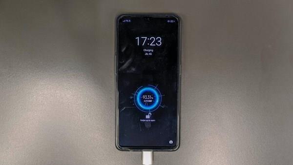 Realme, akıllı telefonların hızlı şarj teknolojisini 200W’a çıkartıyor