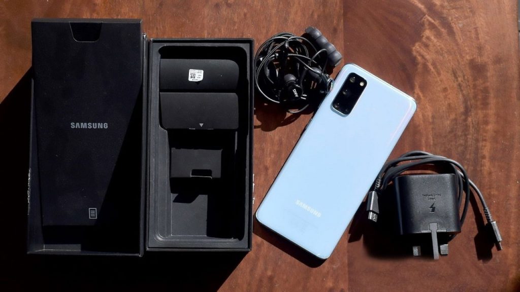 Samsung, Apple izinde! yeni serisinde kutudan şarj aletini çıkarıyor