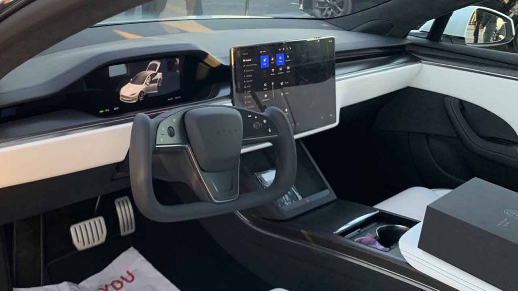 Tesla, yeni özelliğini test etmeye başladı!