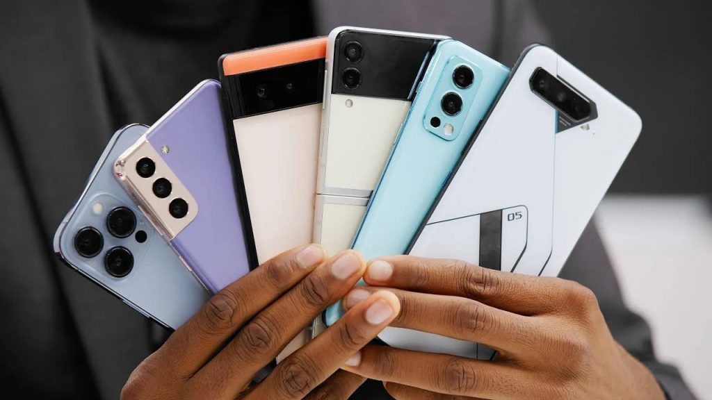 Yeni orta segment telefon mu? Eski amiral gemisi telefon mu?
