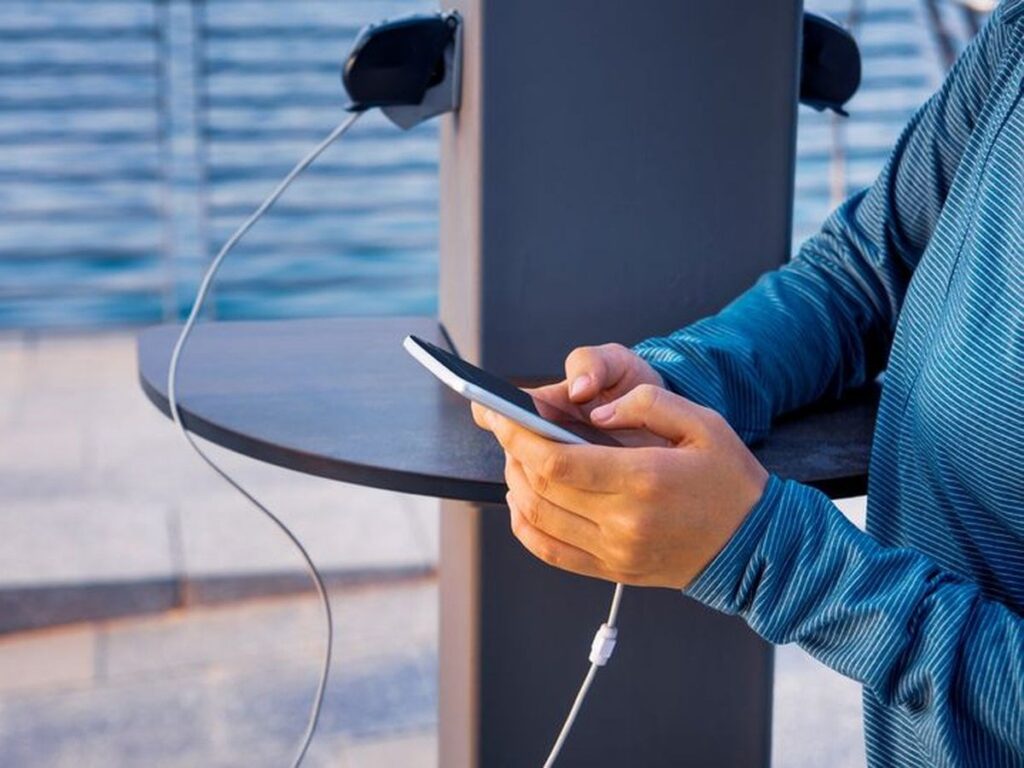 FBI’dan uyarı: Telefonu her yerde şarj etmeyin!