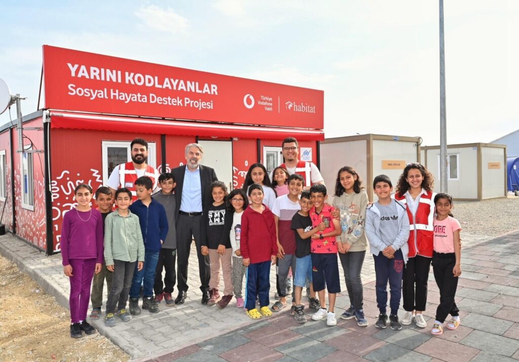“Yarını Kodlayanlar Sosyal Hayata Destek” projesinde ilk teknoloji sınıfı Adıyaman’a kuruldu